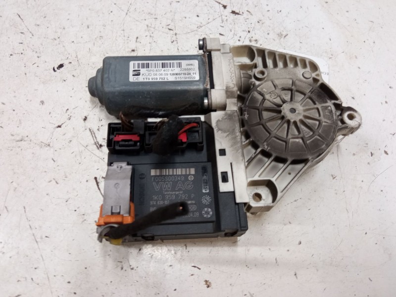 Recambio de motor elevaluna delantero derecho para seat altea xl (5p5, 5p8) 2.0 tdi 16v referencia OEM IAM 1K0959792P 5P0837402N