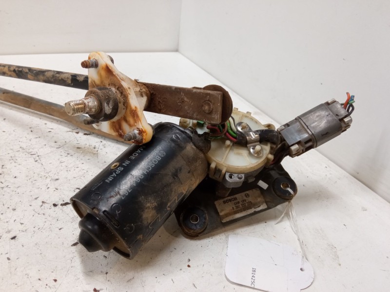 Recambio de motor limpia delantero para nissan terrano ii (r20) 2.7 tdi 4wd referencia OEM IAM 9390332384CHP 9390332378 