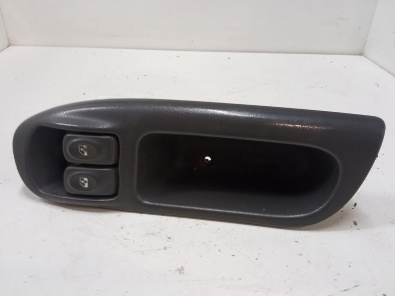 Recambio de mando elevalunas delantero izquierdo para renault megane scénic (ja0/1_) 1.9 dti (ja0n) referencia OEM IAM   