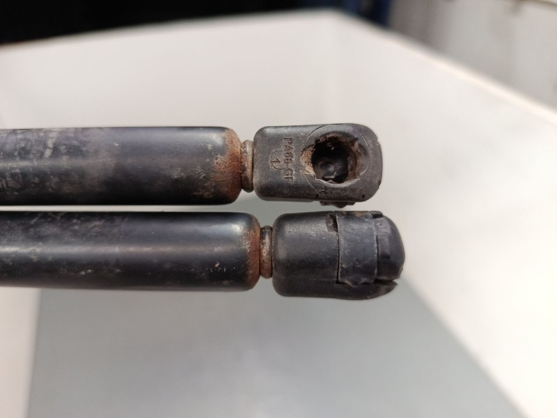 Recambio de amortiguadores malet/porton para renault scénic ii (jm0/1_) 1.6 (jm0c, jm0j, jm1b) referencia OEM IAM   