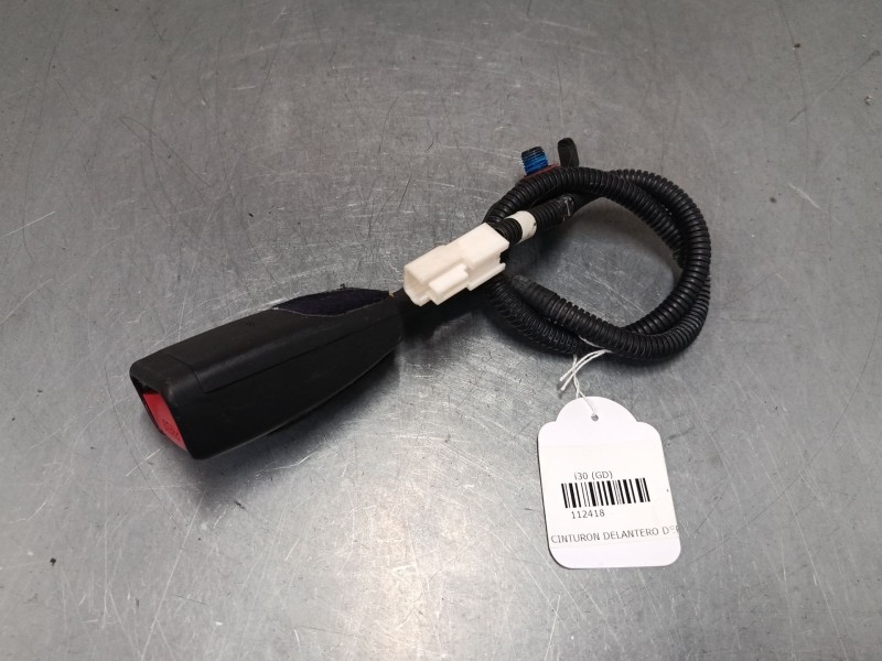 Recambio de anclaje cinturon delantero derecho para hyundai i30 (gd) 1.4 crdi referencia OEM IAM 88840A6000RY  