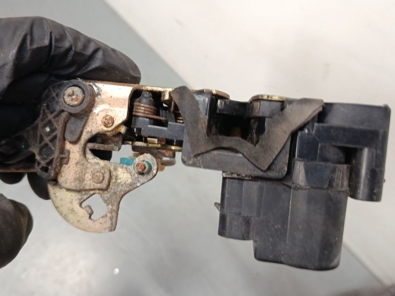 Recambio de cerradura puerta trasera izquierda para daewoo lanos (klat) 1.3 referencia OEM IAM   
