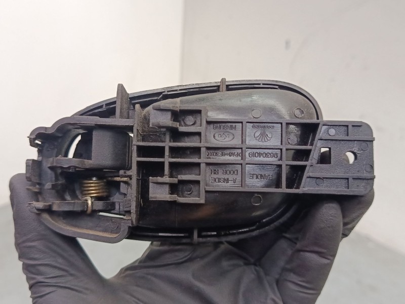 Recambio de maneta interior puerta delantera derecha para daewoo lanos (klat) 1.3 referencia OEM IAM 96304019  