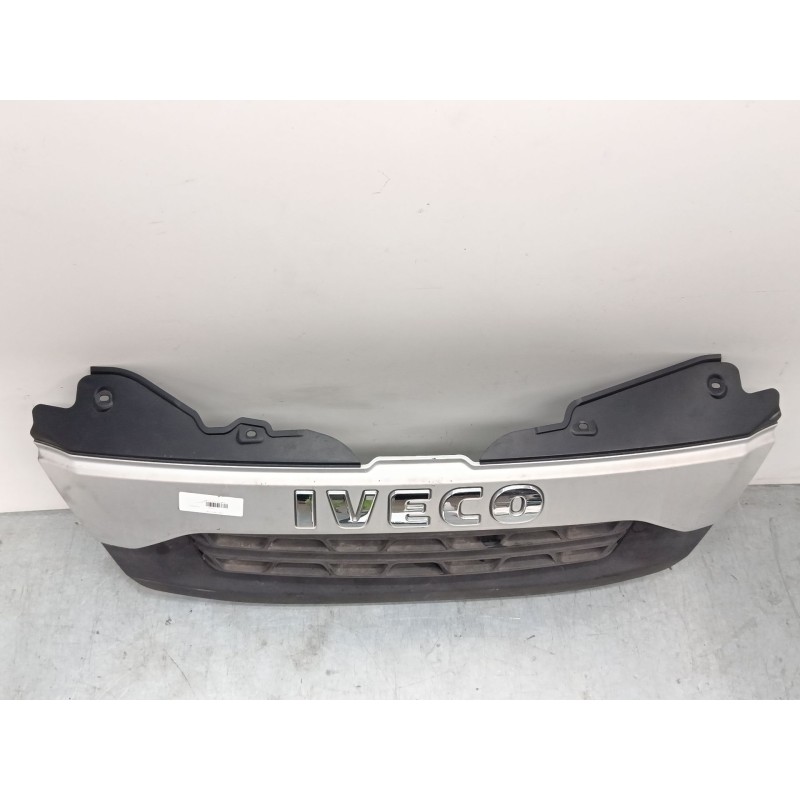 Recambio de rejillas capo para iveco daily v furgoneta 29s13, 29l13, 35c13, 35s13, 40c13, 40s13 referencia OEM IAM 5801342734  