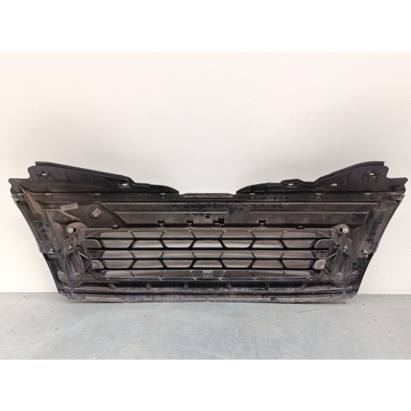 Recambio de rejillas capo para iveco daily v furgoneta 29s13, 29l13, 35c13, 35s13, 40c13, 40s13 referencia OEM IAM 5801342734  