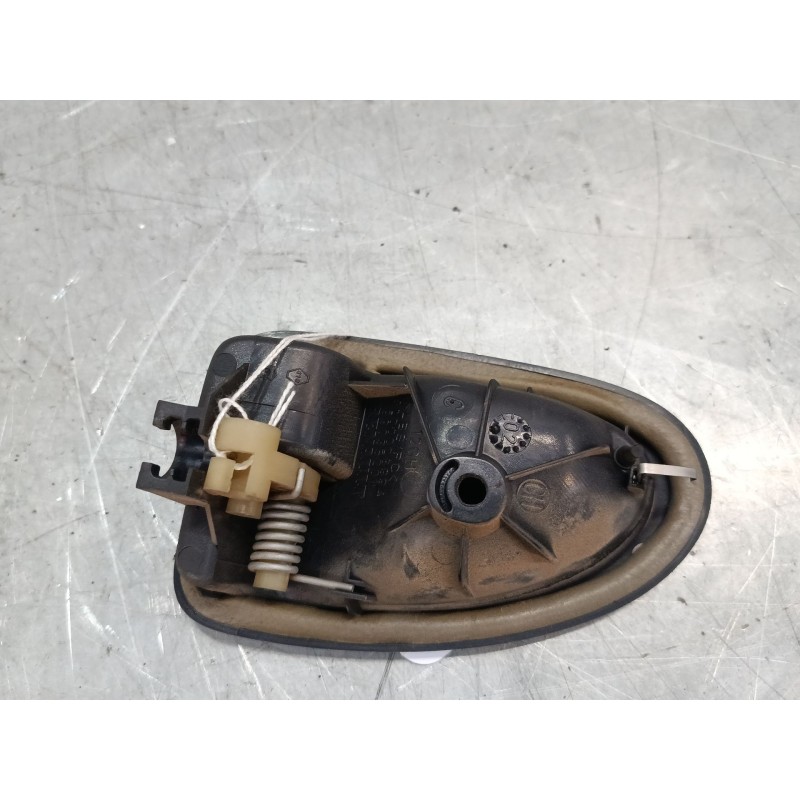 Recambio de maneta interior puerta trasera izquierda para renault megane i kombi van (ka_) 1.4 (ka0d) referencia OEM IAM 8200028