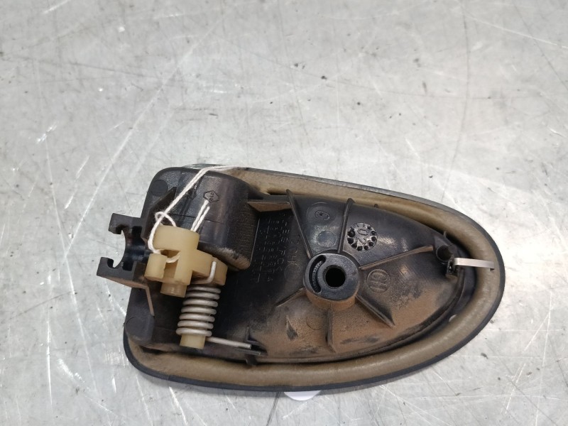 Recambio de maneta interior puerta trasera izquierda para renault megane i kombi van (ka_) 1.4 (ka0d) referencia OEM IAM 8200028