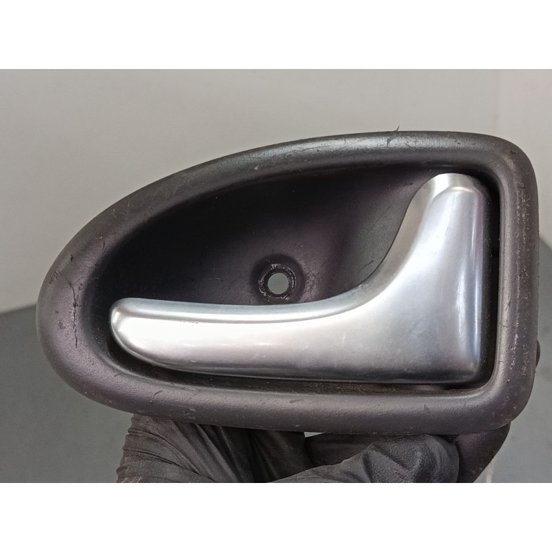 Recambio de maneta interior puerta delantera derecha para renault megane i kombi van (ka_) 1.4 (ka0d) referencia OEM IAM 8200028