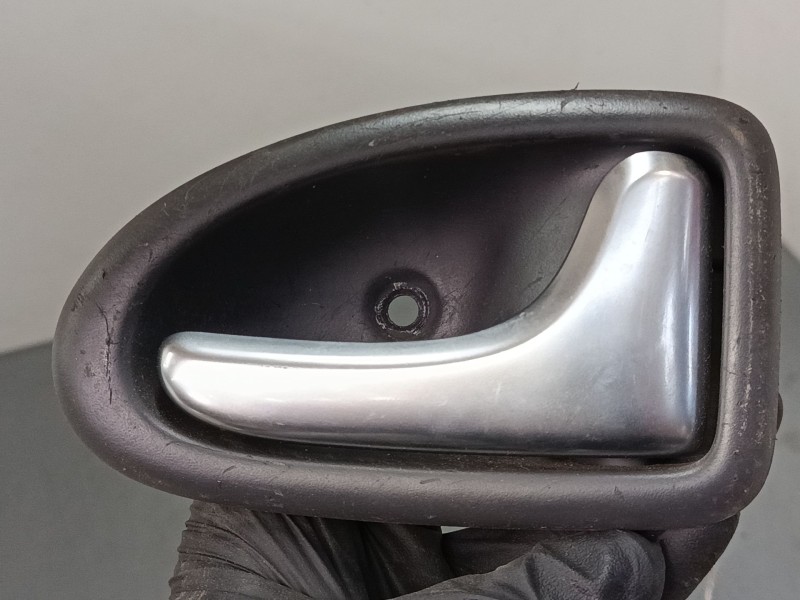 Recambio de maneta interior puerta delantera derecha para renault megane i kombi van (ka_) 1.4 (ka0d) referencia OEM IAM 8200028