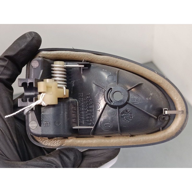 Recambio de maneta interior puerta delantera derecha para renault megane i kombi van (ka_) 1.4 (ka0d) referencia OEM IAM 8200028