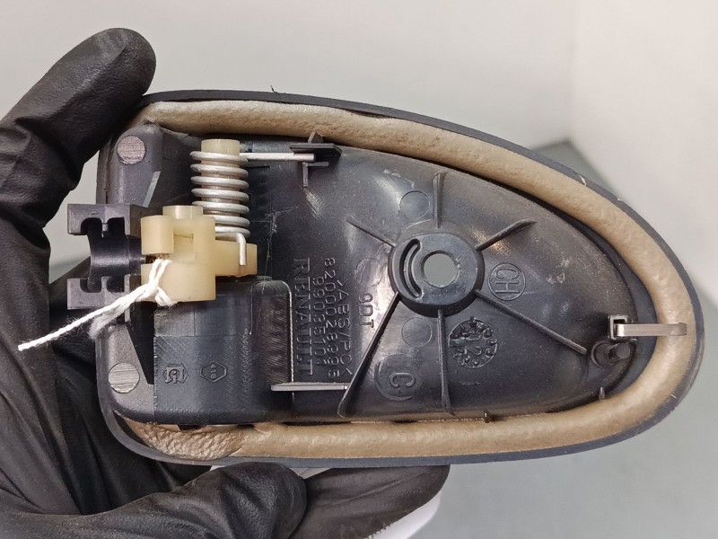 Recambio de maneta interior puerta delantera derecha para renault megane i kombi van (ka_) 1.4 (ka0d) referencia OEM IAM 8200028