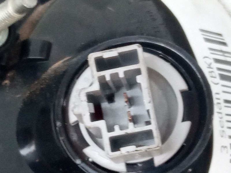 Recambio de piloto trasero porton izquierdo para mazda 3 sedán (bk) 1.6 di turbo (bk12y) referencia OEM IAM   