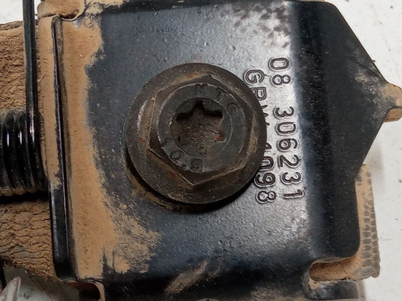 Recambio de anclaje cinturon trasero derecho para renault clio ii (bb_, cb_) 1.2 (bb0a, bb0f, bb10, bb1k, bb28, bb2d, bb2h, cb0a