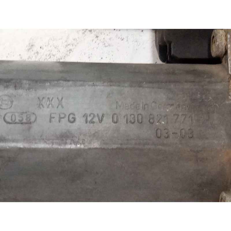 Recambio de motor elevaluna delantero derecho para ford mondeo iii sedán (b4y) 2.0 16v tddi / tdci referencia OEM IAM 0130821771