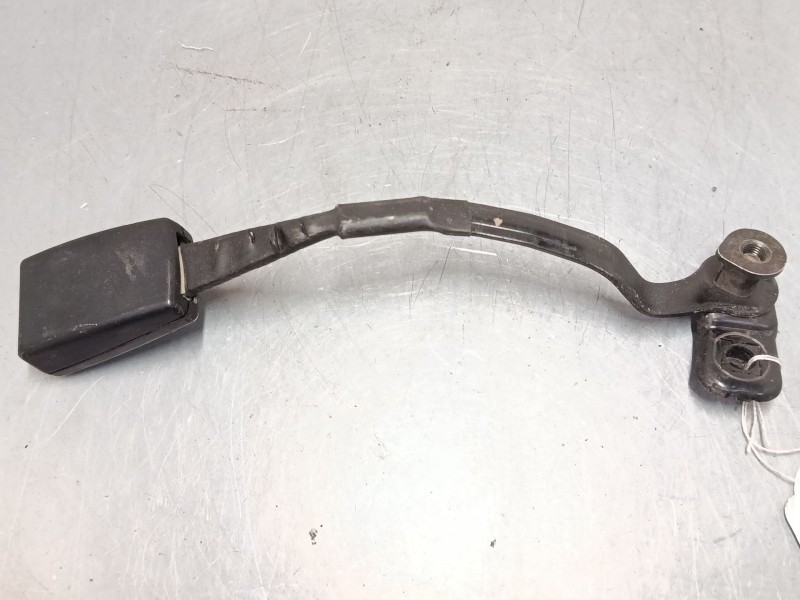 Recambio de anclaje cinturon delantero derecho para audi a3 (8l1) 1.9 tdi referencia OEM IAM 8l0858676  
