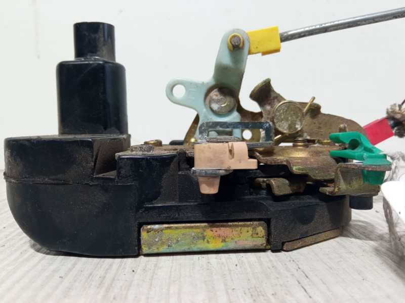 Recambio de cerradura puerta delantera izquierda para chrysler voyager / grand voyager iii (gs_, ns_) 2.4 i referencia OEM IAM  