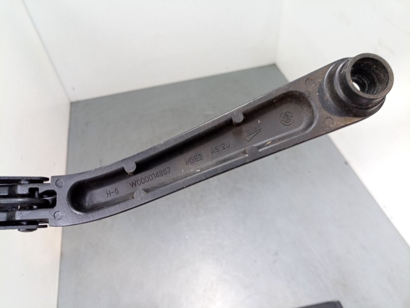 Recambio de brazo limpia delantero derecho para nissan juke (f15) 1.2 dig-t referencia OEM IAM W000014867  