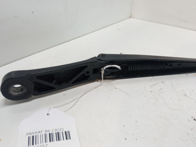 Recambio de brazo limpia delantero derecho para volkswagen passat b6 (3c2) 2.0 tdi 16v referencia OEM IAM   