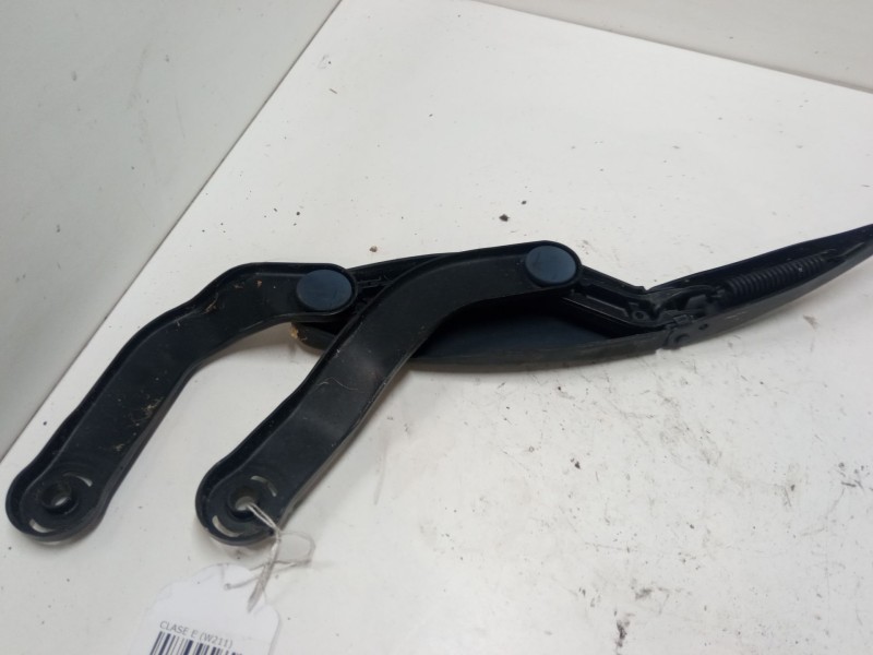 Recambio de brazo limpia delantero derecho para mercedes-benz clase e (w211) e 270 cdi (211.016) referencia OEM IAM   