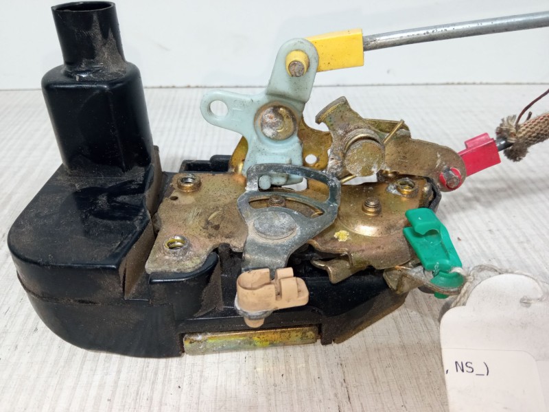 Recambio de cerradura puerta delantera izquierda para chrysler voyager / grand voyager iii (gs_, ns_) 2.4 i referencia OEM IAM  