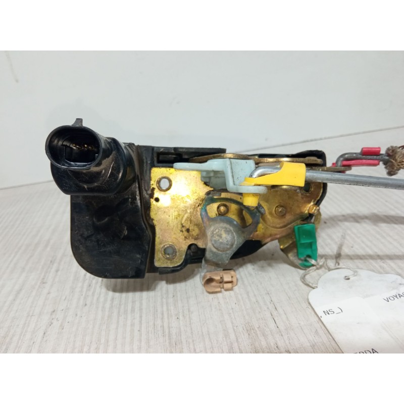 Recambio de cerradura puerta delantera izquierda para chrysler voyager / grand voyager iii (gs_, ns_) 2.4 i referencia OEM IAM  