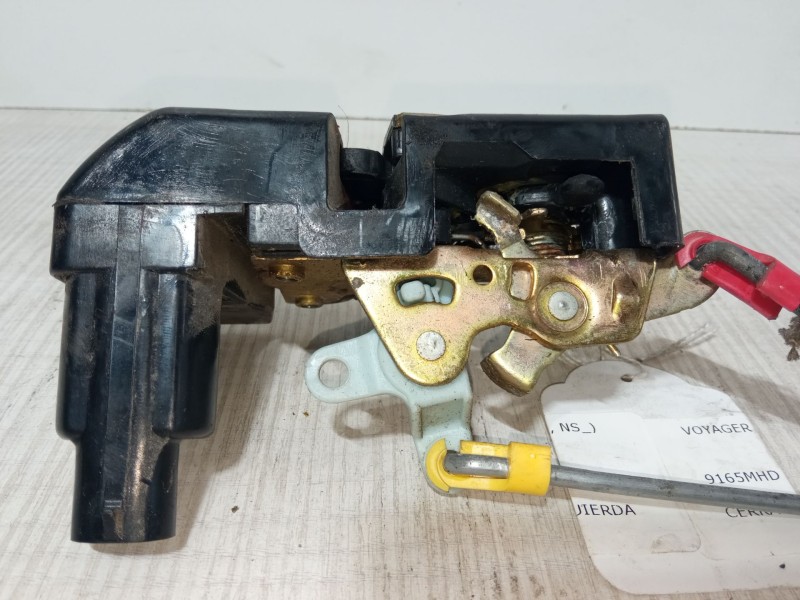 Recambio de cerradura puerta delantera izquierda para chrysler voyager / grand voyager iii (gs_, ns_) 2.4 i referencia OEM IAM  