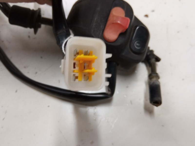 Recambio de piña derecha para benelli macis 125 referencia OEM IAM   