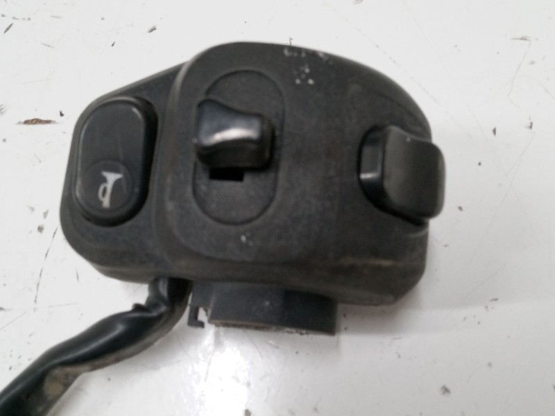 Recambio de piña luces izquierda para benelli macis 125 referencia OEM IAM   
