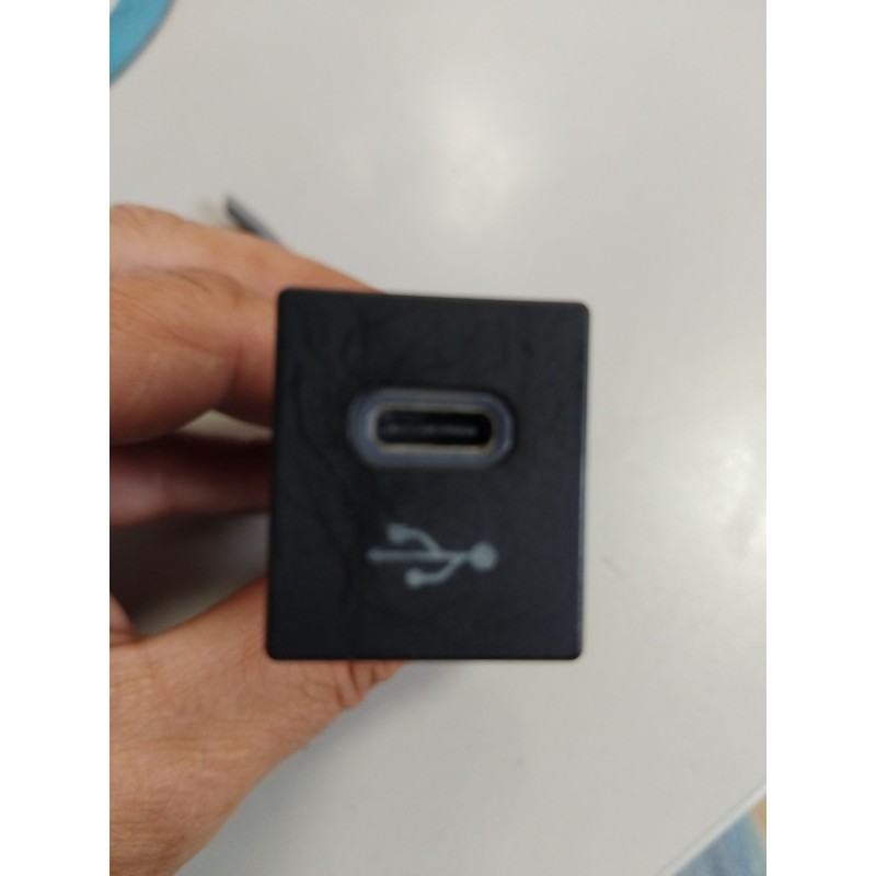 Recambio de puerto usb tipo c para toyota corolla station wagon (_e21_) 1.8 hybrid (zwe211) referencia OEM IAM 8619002110  