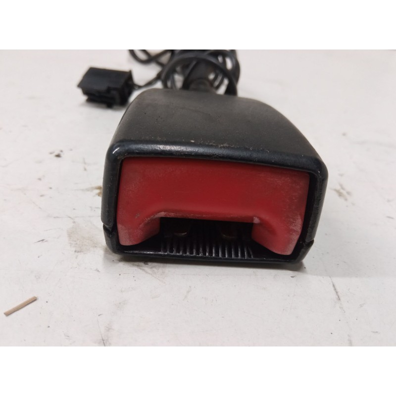 Recambio de anclaje cinturon delantero izquierdo para fiat doblo furgoneta/monovolumen (223_) 1.3 d multijet referencia OEM IAM 