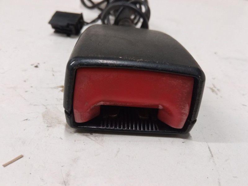 Recambio de anclaje cinturon delantero izquierdo para fiat doblo furgoneta/monovolumen (223_) 1.3 d multijet referencia OEM IAM 
