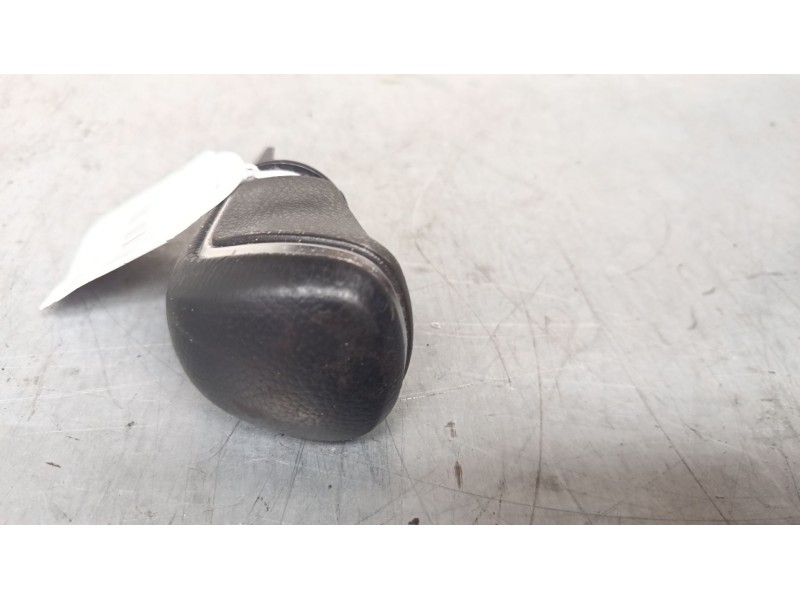 Recambio de pomo palanca cambio para toyota corolla station wagon (_e21_) 1.8 hybrid (zwe211) referencia OEM IAM   