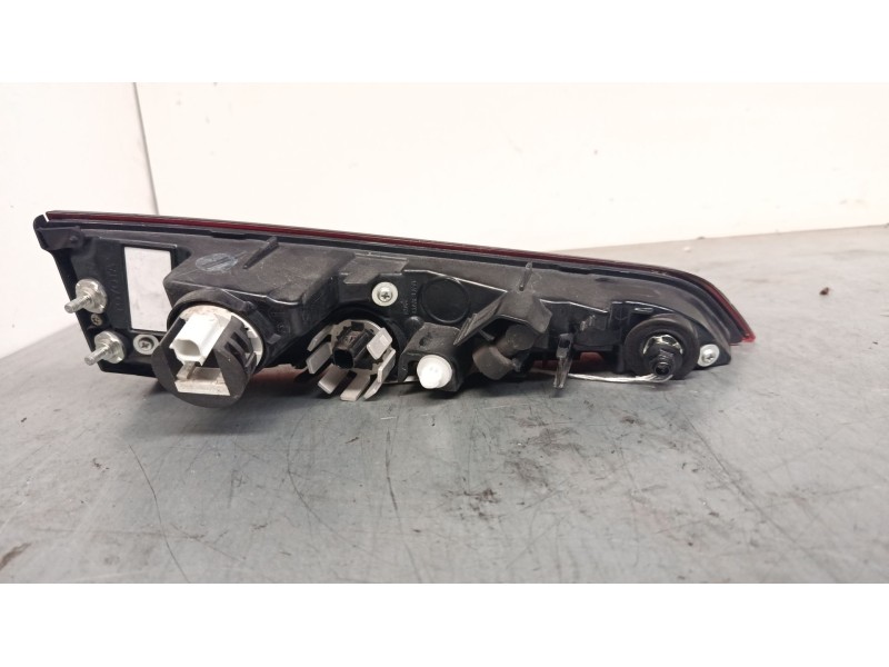 Recambio de piloto trasero porton derecho para toyota corolla station wagon (_e21_) 1.8 hybrid (zwe211) referencia OEM IAM 81581