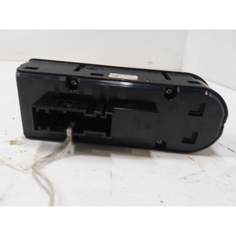 Recambio de mando elevalunas delantero izquierdo para opel zafira / zafira family b (a05) 1.7 cdti (m75) referencia OEM IAM 1322