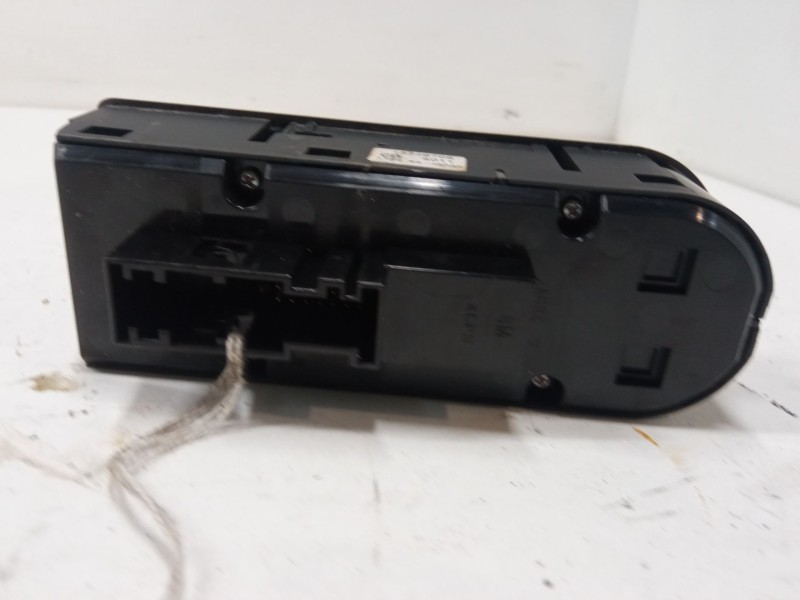 Recambio de mando elevalunas delantero izquierdo para opel zafira / zafira family b (a05) 1.7 cdti (m75) referencia OEM IAM 1322