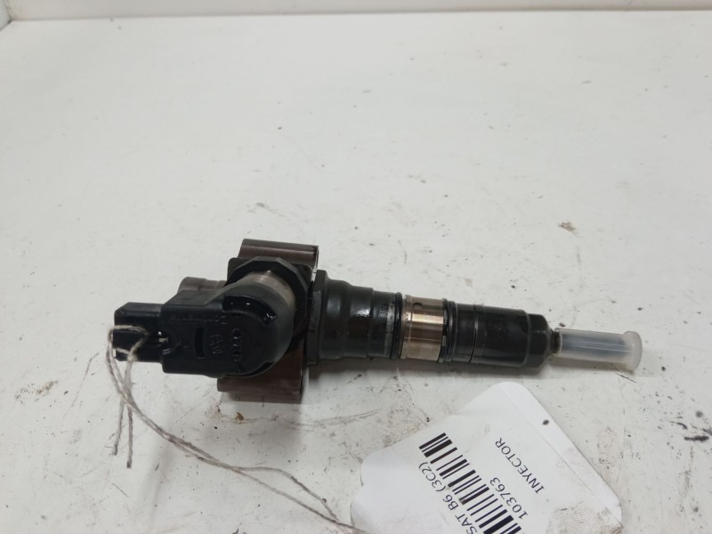 Recambio de inyector para volkswagen passat b6 (3c2) 2.0 tdi 16v referencia OEM IAM 101019  