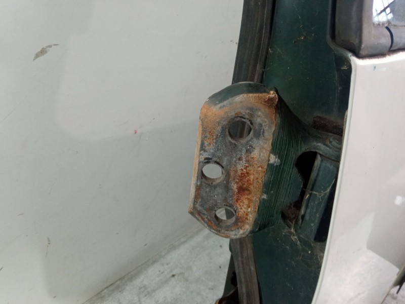 Recambio de porton trasero completo para nissan terrano ii (r20) 2.7 tdi 4wd referencia OEM IAM   