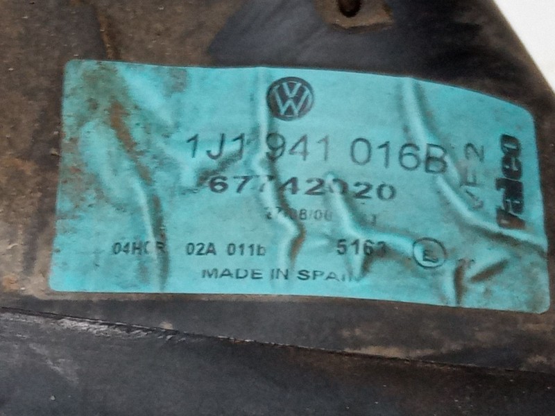 Recambio de faro derecho para volkswagen golf iv (1j1) 1.4 16v referencia OEM IAM 1j1941016b  
