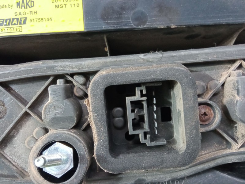 Recambio de piloto trasero derecho para fiat doblo furgoneta/monovolumen (223_) 1.3 d multijet referencia OEM IAM 51755144  
