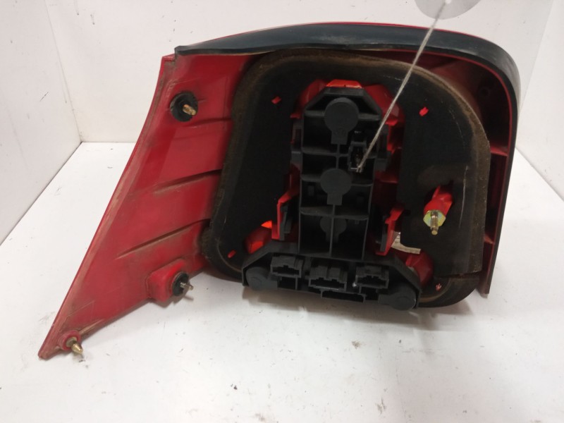 Recambio de piloto trasero derecho para volkswagen golf iv (1j1) 1.4 16v referencia OEM IAM   