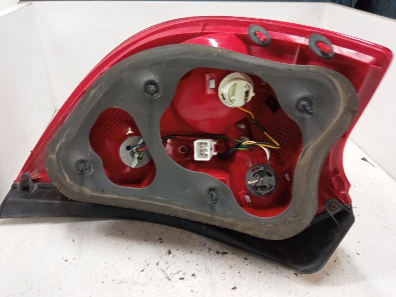 Recambio de piloto trasero derecho para kia cee´d hatchback (ed) 1.4 referencia OEM IAM   