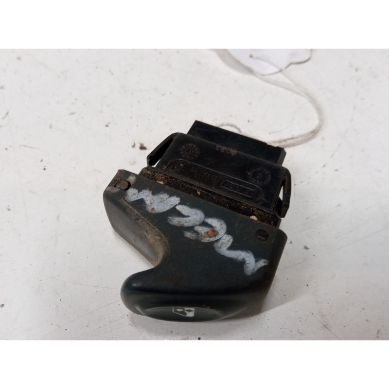 Recambio de mando elevalunas delantero izquierdo para renault megane i (ba0/1_) 1.9 dti (ba08, ba0n) referencia OEM IAM   