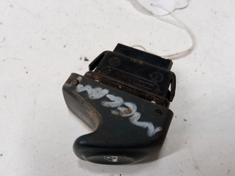Recambio de mando elevalunas delantero izquierdo para renault megane i (ba0/1_) 1.9 dti (ba08, ba0n) referencia OEM IAM   