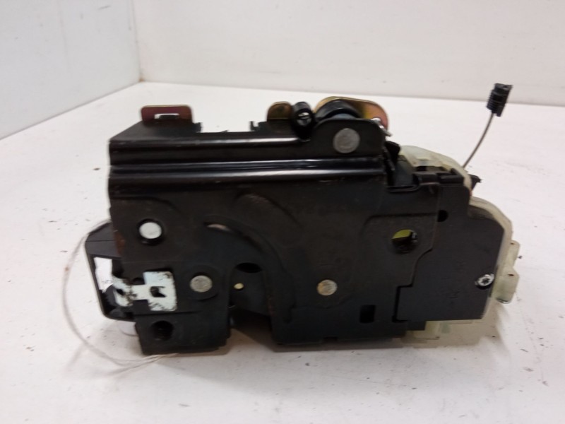 Recambio de cerradura puerta trasera izquierda para volkswagen golf iv (1j1) 1.4 16v referencia OEM IAM   