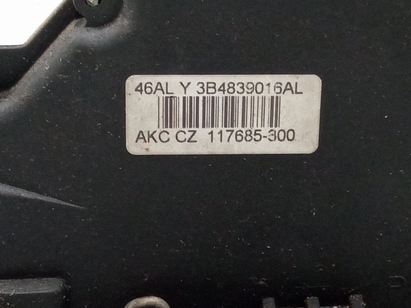 Recambio de cerradura puerta trasera derecha para volkswagen golf iv (1j1) 1.4 16v referencia OEM IAM   