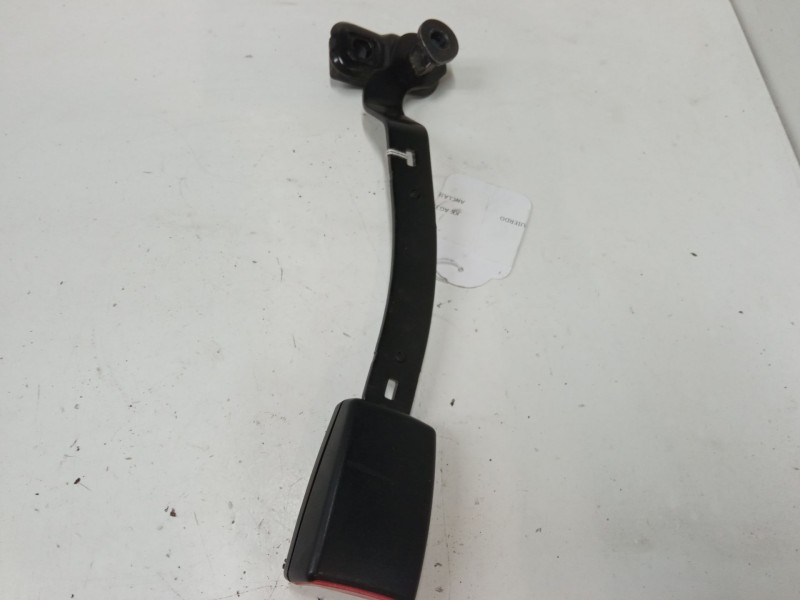 Recambio de anclaje cinturon delantero izquierdo para volkswagen golf iv (1j1) 1.4 16v referencia OEM IAM   