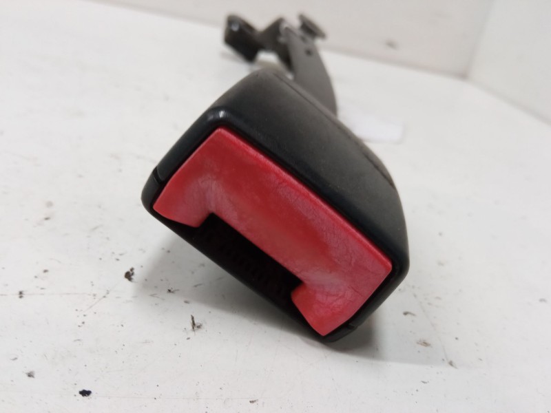 Recambio de anclaje cinturon delantero izquierdo para volkswagen golf iv (1j1) 1.4 16v referencia OEM IAM   