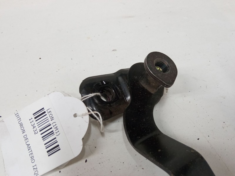 Recambio de anclaje cinturon delantero izquierdo para seat leon (1m1) 1.6 referencia OEM IAM   