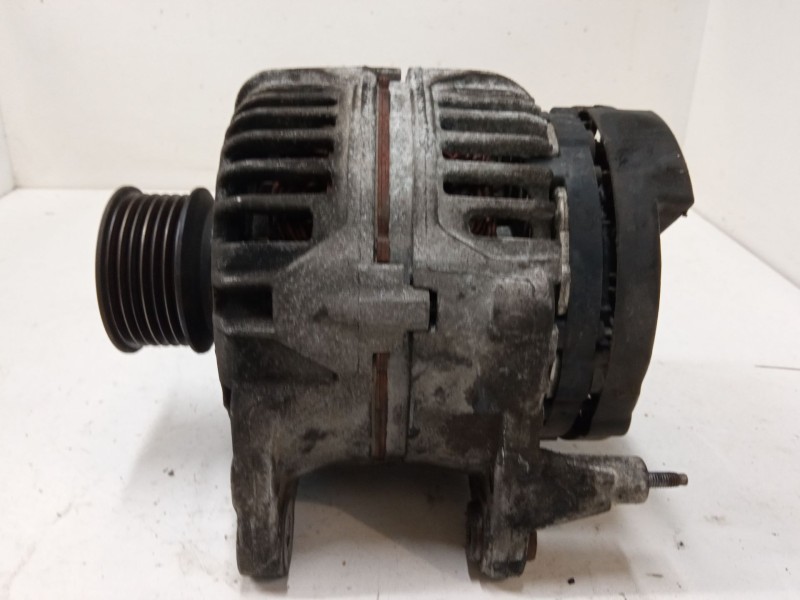 Recambio de alternador para volkswagen golf iv (1j1) 1.4 16v referencia OEM IAM 028903028D  