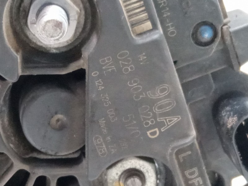 Recambio de alternador para volkswagen golf iv (1j1) 1.4 16v referencia OEM IAM 028903028D  